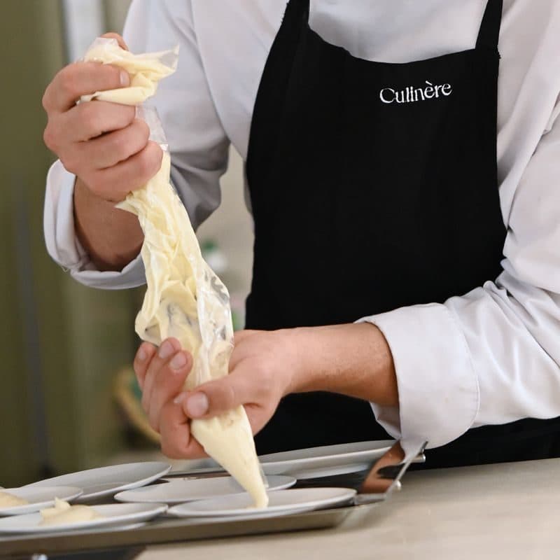 Geste de dressage en cuisine Culinère